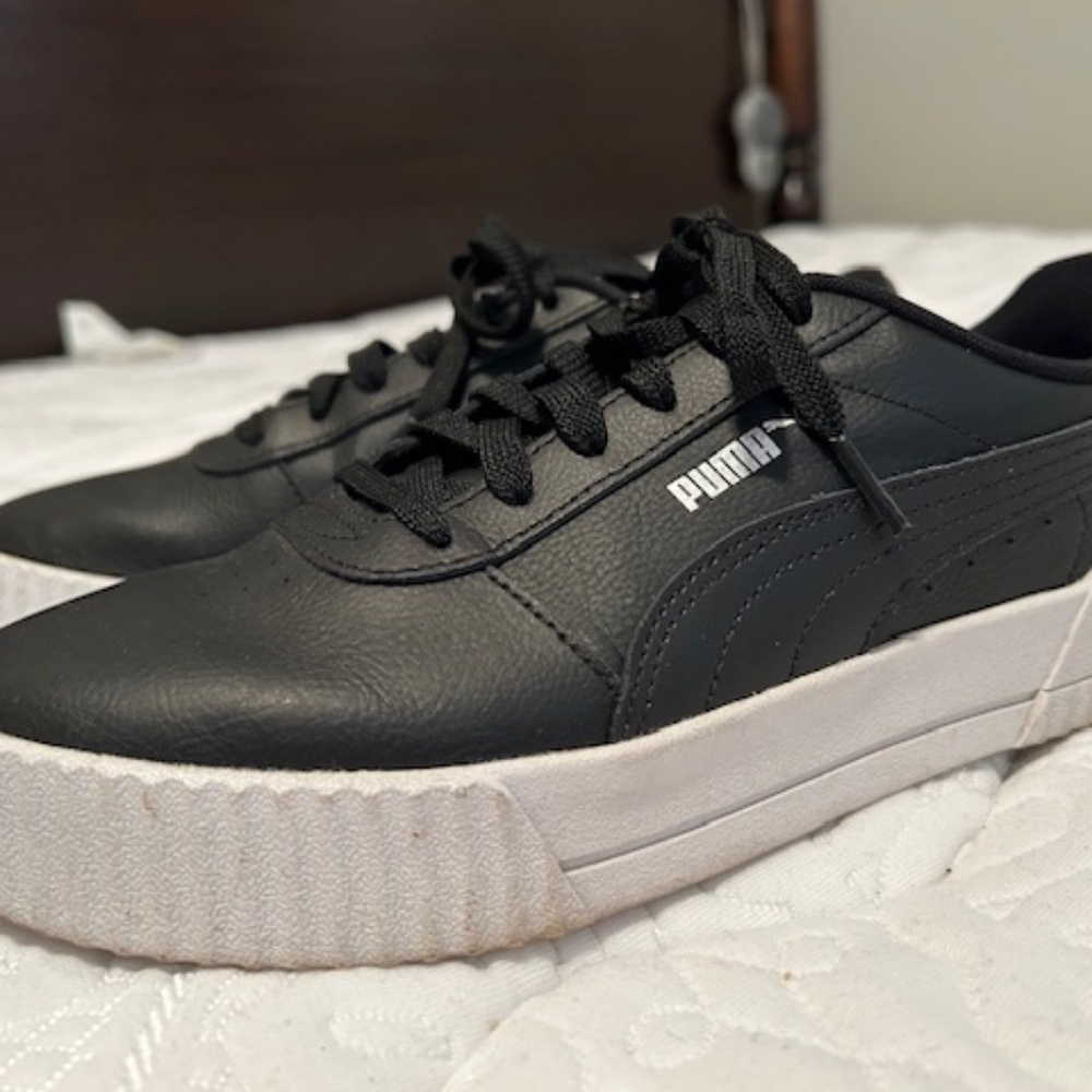 Puma black trainers sneakers athletic Soft Foam (size 9)